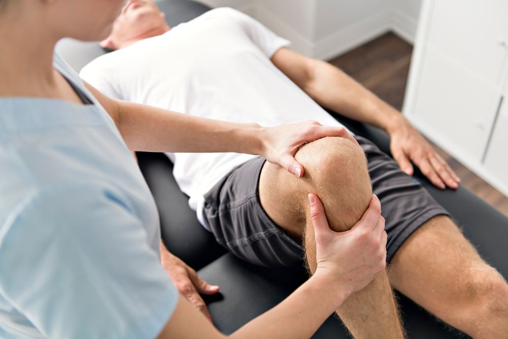 chiropractic care help chronic knee pain without surgery